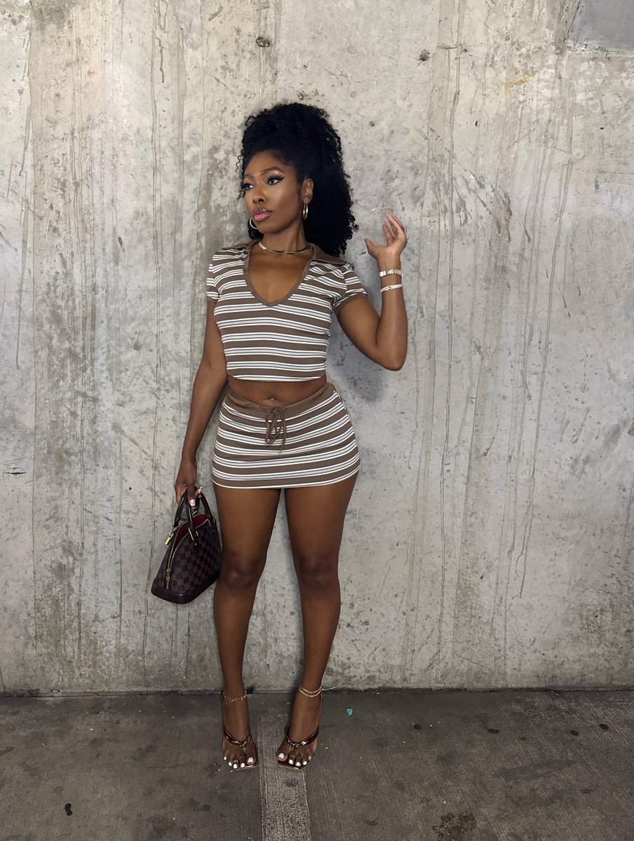 UmekoEvans's tweet photo. A centerfold, a dime piece 🤎 https://t.co/RAaIVr1NhX