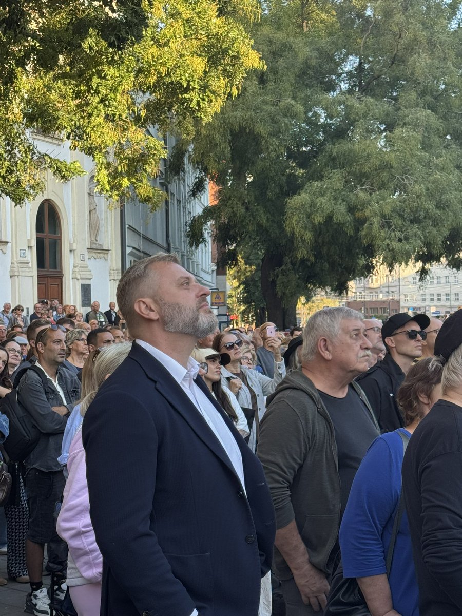 juraj_krupa's tweet photo. Z premietania „Chata z Čifárov”

V hlavných úlohách:
Posádka očistec a prominentné mená zločineckej skupiny Smer! https://t.co/hlqGLLr4TR