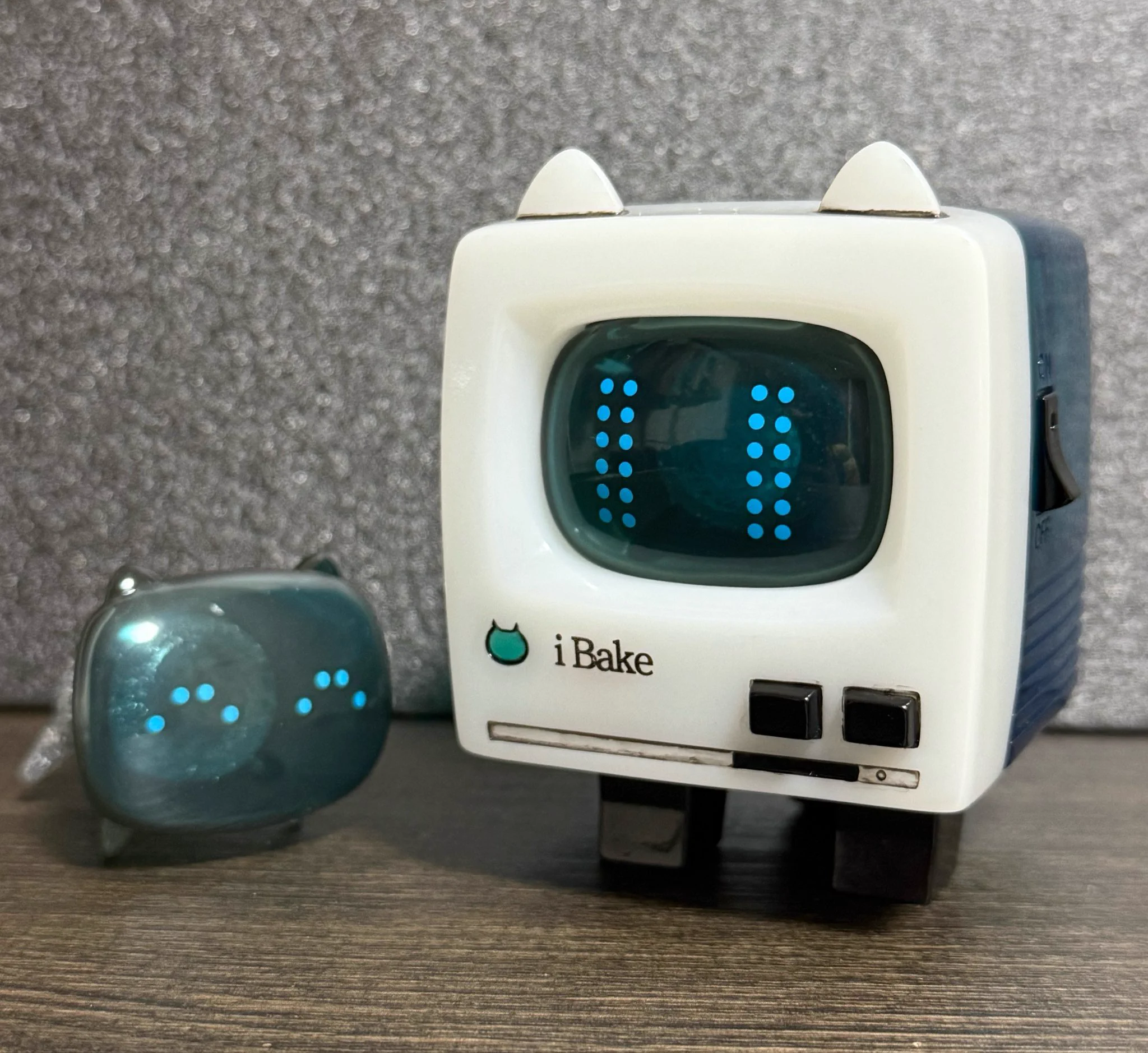 【レア】バケタンブログ　ソフビ　初期バケタン2号 チェリ@バケタンブログ в X: „バケタン2号クリアブルー、ただ今量産中