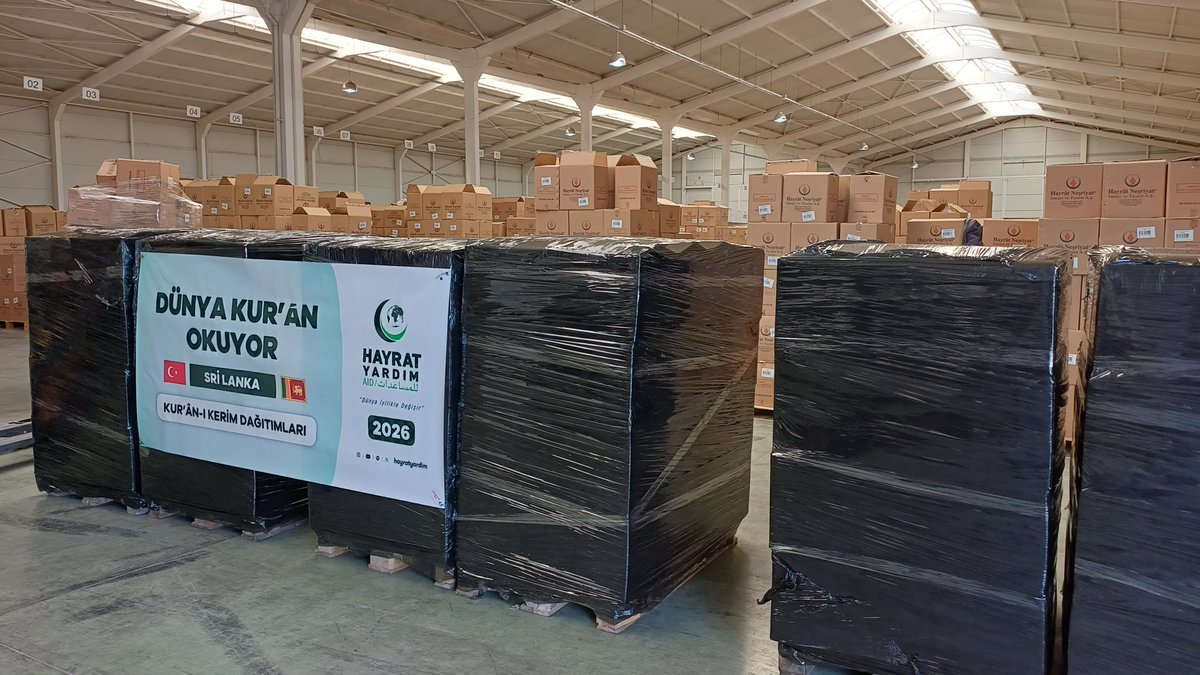 hayratyardim's tweet photo. 📦 10.000 Kur’an-ı Kerim, Sri Lanka’ya doğru yola çıktı! 🇱🇰

Dünya Kur’an Okuyor projemiz kapsamında hazırlanan Kur’an-ı Kerimler, Sri Lanka’daki talebelere ve ihtiyaç sahiplerine ulaştırılmak üzere yola çıktı.

Destekleriyle bu hayra vesile olan tüm bağışçılarımıza teşekkür ederiz. 🤲

📖 Bir Kur’an-ı Kerim hediyesi: ₺200

💌 KURAN yaz 7870'e SMS gönder ₺100 bağışla
🌐 https://t.co/1z4JHqLVzc