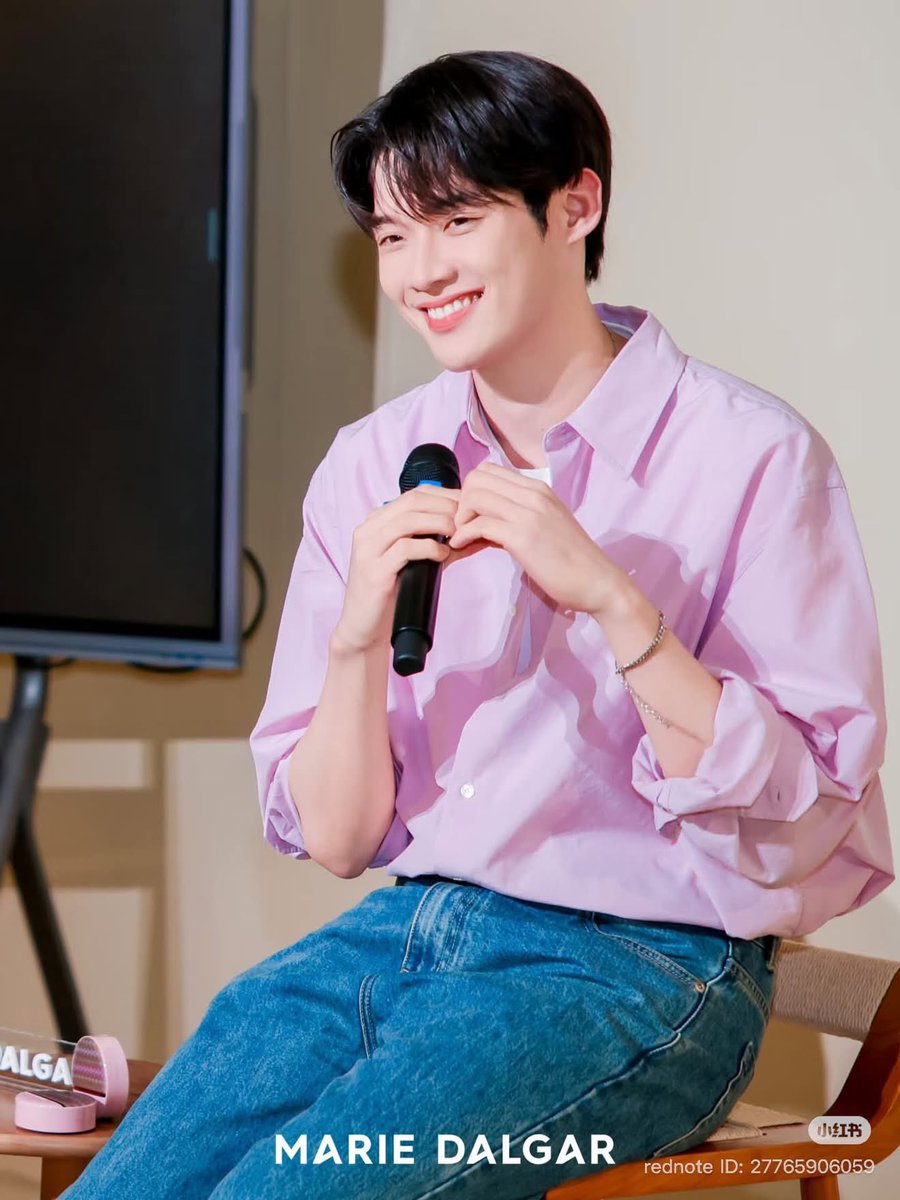 kimyoonsik_vn's tweet photo. [September 28, 2026] Marie Dalgar updated Weibo

Meeting Kim Yoon Sik, a destined encounter
#金允植[超话]#

Meeting, conversations, laughter,
and some moments that were never written in advance.

Capturing this moment of the “Shanhai Holiday” through the lens.

About beauty, about authenticity,
and about the long-awaited meeting with Kim Yoon Sik that finally happened.

#김윤식 #KIMYOONSIK #金允植
