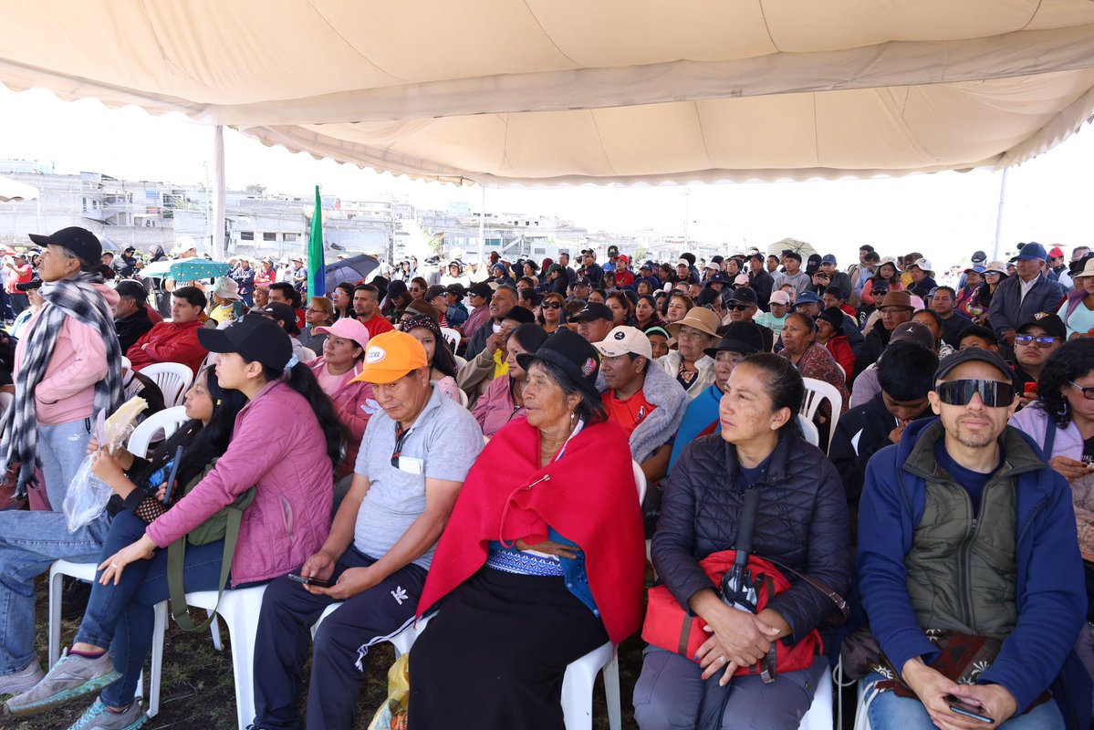 CpccsEc's tweet photo. 🤝 El presidente, @AndresFantoniB, compartió un espacio de diálogo con líderes de #UNORIC en #Cutuglagua para acercar herramientas de participación y control social como veedurías, observatorios y asambleas.
Un encuentro para escuchar sus propuestas y acercar el Consejo al territorio.
#CiudadanosComoTú