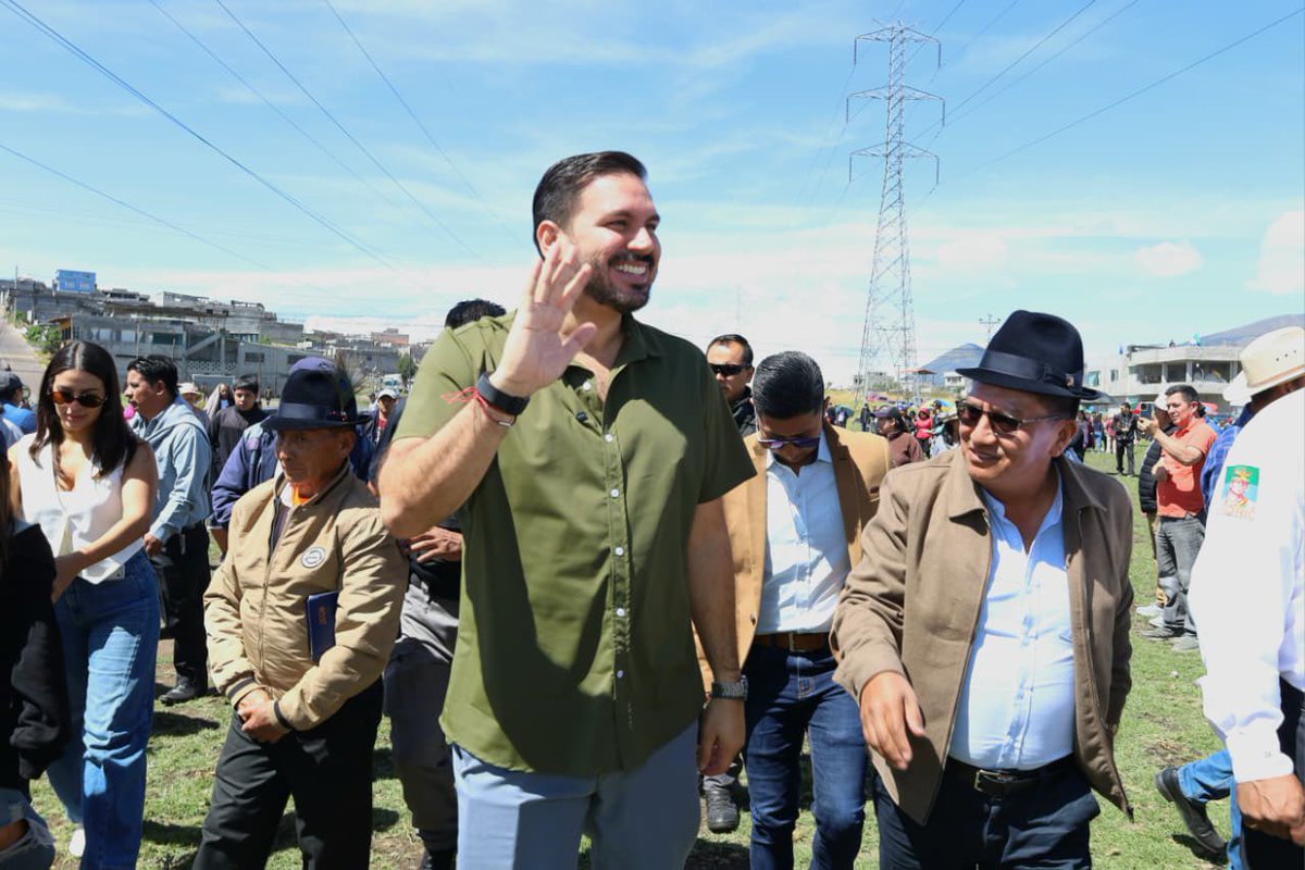 CpccsEc's tweet photo. 🤝 El presidente, @AndresFantoniB, compartió un espacio de diálogo con líderes de #UNORIC en #Cutuglagua para acercar herramientas de participación y control social como veedurías, observatorios y asambleas.
Un encuentro para escuchar sus propuestas y acercar el Consejo al territorio.
#CiudadanosComoTú