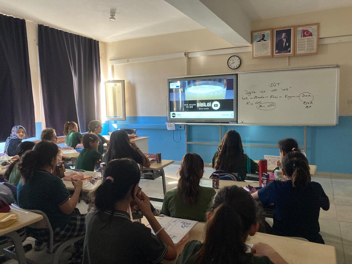 HasbiIHO's tweet photo. Sağlıklı Yaşam ve Fiziksel Aktivite Kulübü olarak 6/C sınıfımızla birlikte Dünya Okul Sütü Günü etkinliğimizi gerçekleştirdik. 🥛🌱

Danışman Öğretmenimiz Hasan Arslan’a ve  öğrencilerimize teşekkür ediyoruz👏🏼

@ali_eyyupkoca
@mehmeteminduya1
@fatihaydar47 https://t.co/avpsu3ZaWu