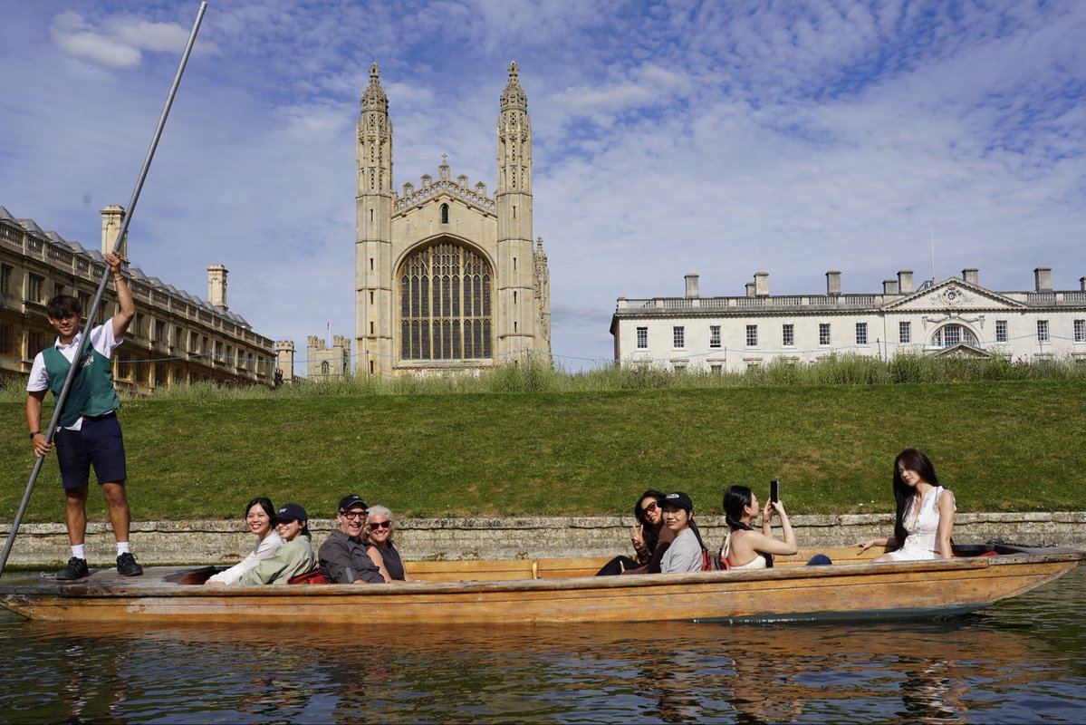 wearecambridgee's tweet photo. Cambridge is more than historic buildings. 🎓🌿 Its college lawns, gardens and centuries-old architecture are all part of a living university city.

Discover the stories behind the landmarks with professional local guides at We Are Cambridge.

#WeAreCambridge #CambridgeTours https://t.co/njUJKGShRC