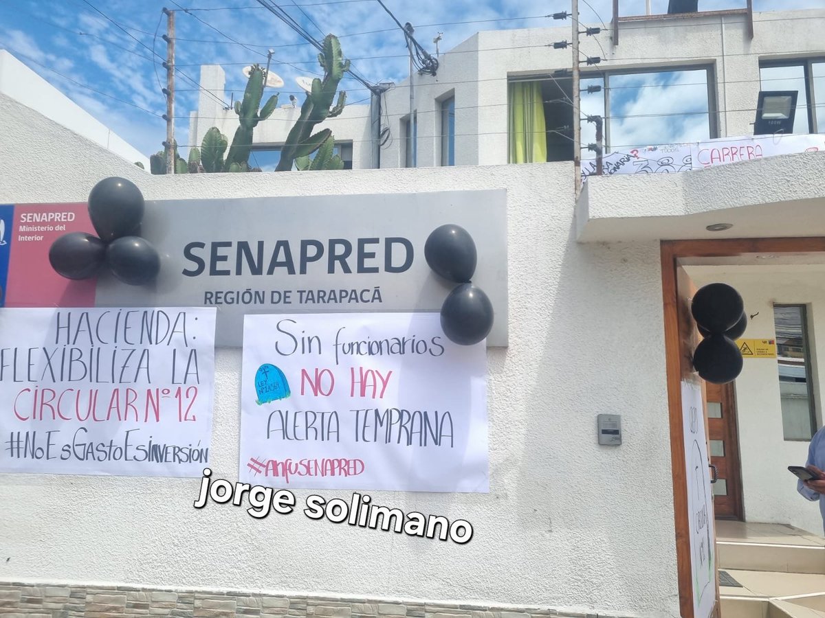 jorgesolimano's tweet photo. #iquique Senapred en alerta.
preocupación ante el actual escenario de emergencias que enfrenta el 
país y denuncia una crisis estructural que pone en riesgo la protección de la vida de las 
personas. https://t.co/J8Elvr00pR