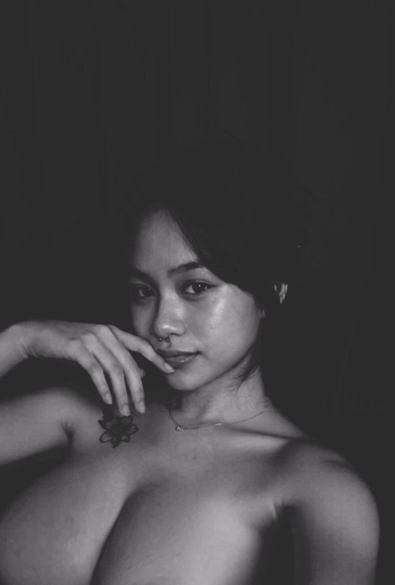 Tataaader's tweet photo. Jam segini ada yg mau callsex ? https://t.co/xaewavmvkC