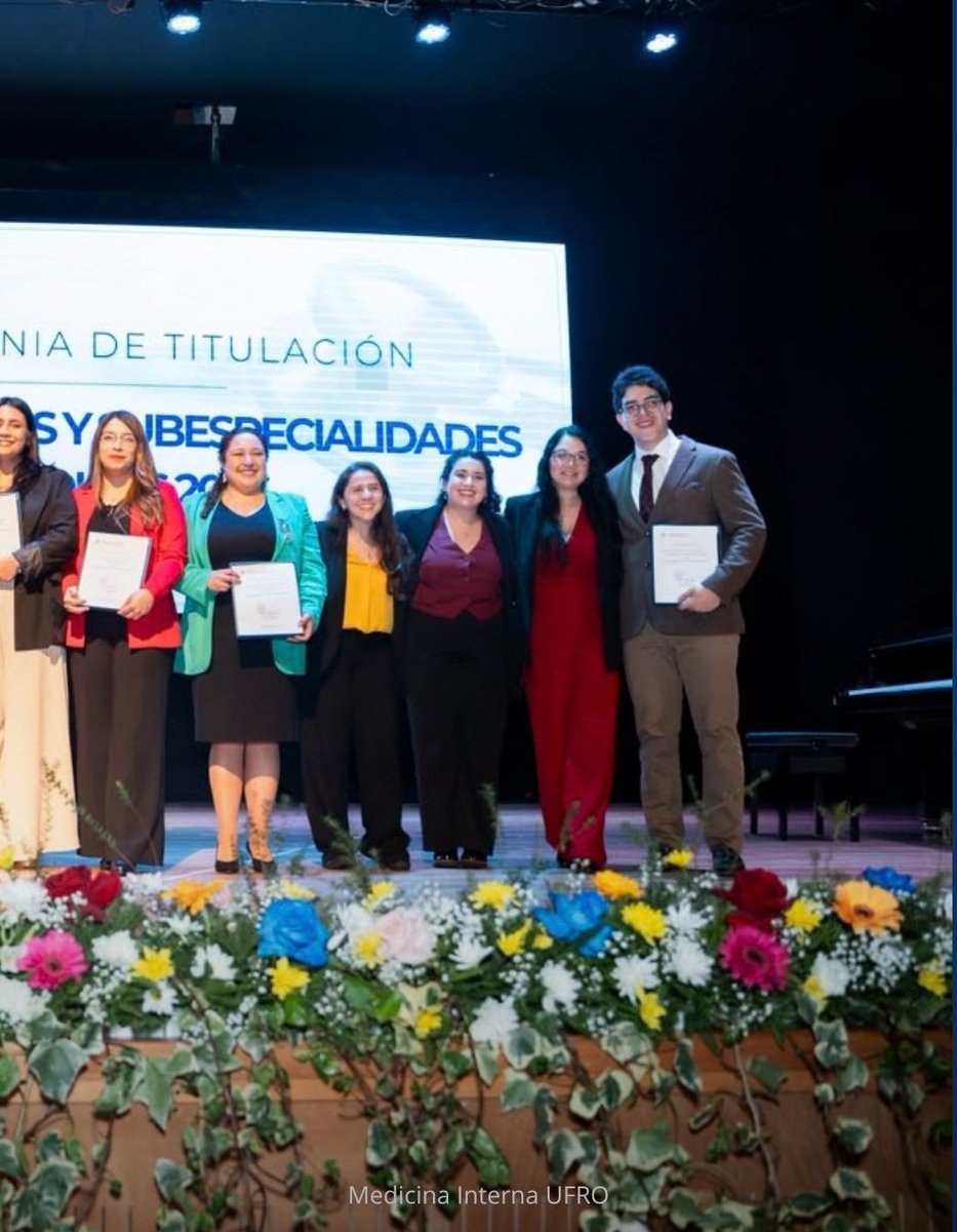 medintufro's tweet photo. En una emotiva ceremonia en el Aula Magna celebramos la titulación de nuestros especialistas en Medicina Interna 2026. Felicitamos a las y los colegas que hoy asumen el compromiso de velar por la salud en La Araucanía y nuestro país. https://t.co/k9KfRg6uh2