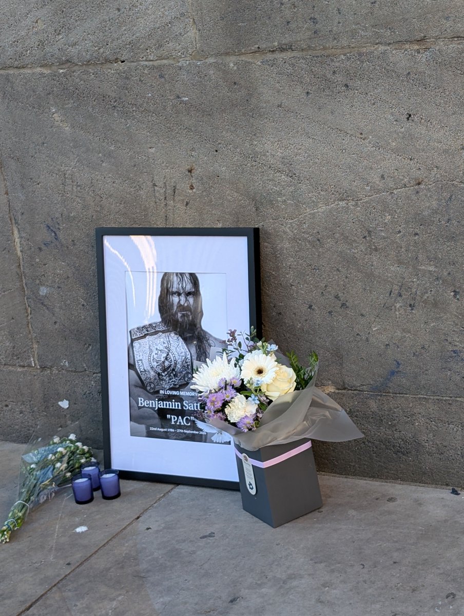Lee923's tweet photo. Nice tribute at the monument https://t.co/GTkAx8hv9M