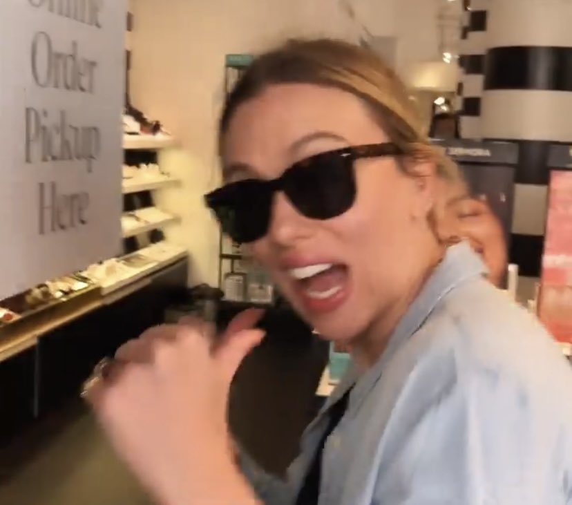 whatsupscarlett's tweet photo. All the photoshoots, selfies, TikToks, and random fun things she used to do for it are probably really going to disappear going forward. We really have to accept this painful reality now 😭💔 https://t.co/xmpcYk2HIJ