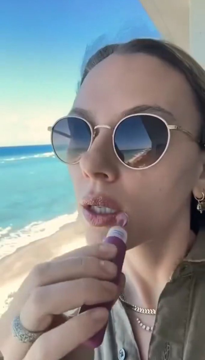whatsupscarlett's tweet photo. All the photoshoots, selfies, TikToks, and random fun things she used to do for it are probably really going to disappear going forward. We really have to accept this painful reality now 😭💔 https://t.co/xmpcYk2HIJ