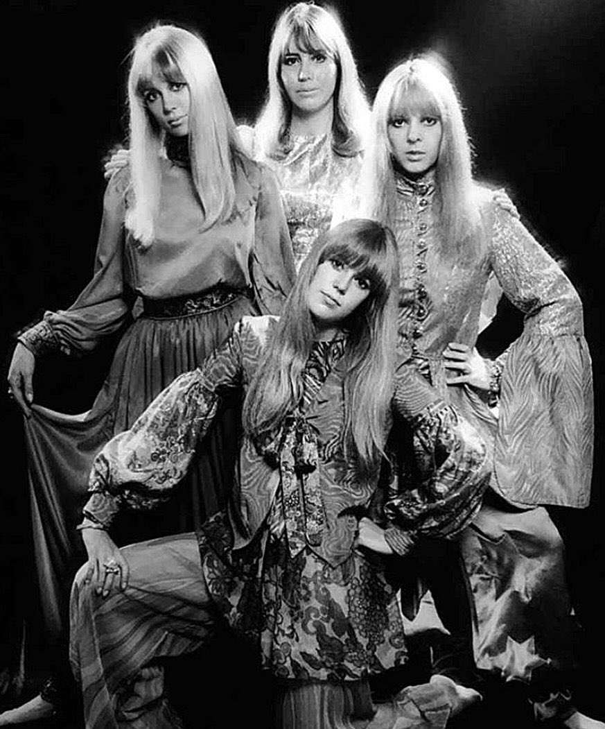 historyrock_'s tweet photo. In September 1967, four figures associated with the Beatles’ circle were photographed by Ronald Traeger to promote The Fool’s clothing at the Apple Boutique in London. 

Pattie Boyd, Cynthia Lennon, Maureen Starkey, and Jenny Boyd are pictured here wearing the psychedelic creations of the art collective, which at the time was revolutionizing the aesthetic of Carnaby Street and Swinging Sixties London.

The Fool had been founded by Dutch artists who settled in London and quickly became part of the Beatles’ inner circle. They designed clothing, jewelry, furniture, and objects featuring a style rich in color, Eastern motifs, and psychedelic references. 

Their relationship with Apple was particularly close: the Apple Boutique opened its doors on Baker Street in December 1967, becoming one of the most extravagant showcases of that new youth culture.

Traeger’s photograph would also come to hold a special place in Rock History. It was published in the first issue of Rolling Stone Magazine, which appeared on November 9, 1967. The image brought together fashion, music, and the Beatles’ inner circle in the midst of the psychedelic summer, when London seemed to be becoming the center of a cultural revolution.