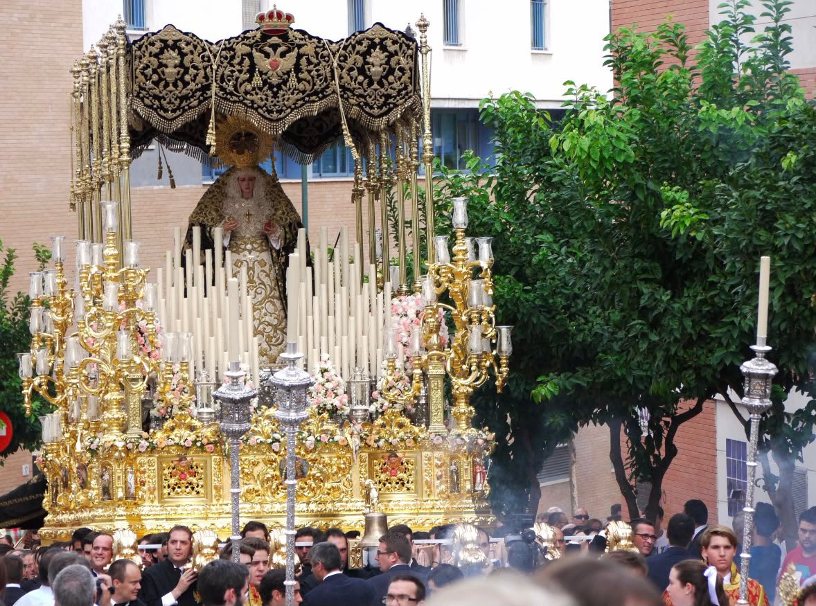AmoryCaridad's tweet photo. ❤️‍🔥 LA CARIDAD DE TU FE EN LA MISIÓN DE TU HIJO

🧵 Hilo sobre la participación de Nuestra Señora de la Caridad en el Mater Dei:

⬇️ Hoy se cumplen 13 años de aquel 28 de septiembre de 2013. Málaga vivió un gran acontecimiento cofrade con la procesión extraordinaria del Mater Dei por el Año de la Fe, año jubilar convocado por el Papa Benedicto XVI.

#CofradíasMLG