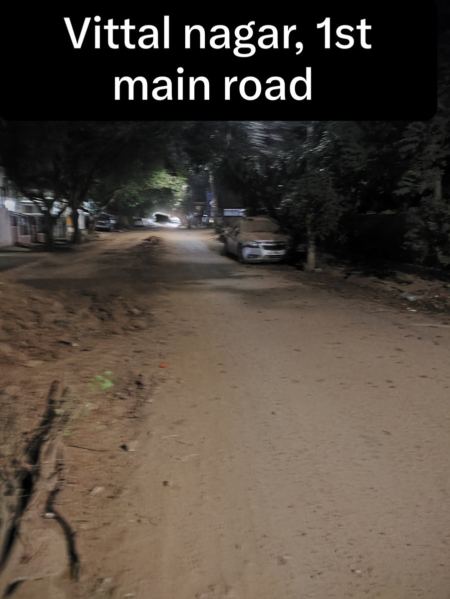 j_mithul's tweet photo. @kslayoutrfps @blrcitytraffic @krishnabgowda @GBA_office @GBAChiefComm 
It's been past two weeks, the road has been digged and not properly leveled and that stupid people who did the work didn't even properly remove debris
Seriously it is causing dust allergy. Please take action https://t.co/pfsc6S4Imw