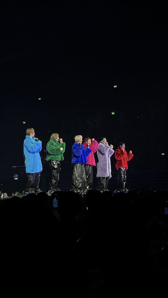 lisa_mstand's tweet photo. นี่เป็นมักเกิ้ล ไม่ได้ติ่งไทย เพื่อนชวนไปดู แต่บอกได้เลยว่าโคตร เป็นคอนไทยวงแรกที่ดู มันดีม๊ากกก ดีจนอึ้งว่ามันได้ขนาดนี้เลยอ่อ ตอนไปไม่ได้คาดหสังเลย แต่ตอนนี้ฉันเป็น เอลิส เรียบร้อย รักแอทลาสเลย   ยินดีที่ได้รู้จักน้า ❤️🤟🏻 
#ATLASRisingUpConcertatImpact
#ATLASRisingUpConcert https://t.co/5z423JDx8Z