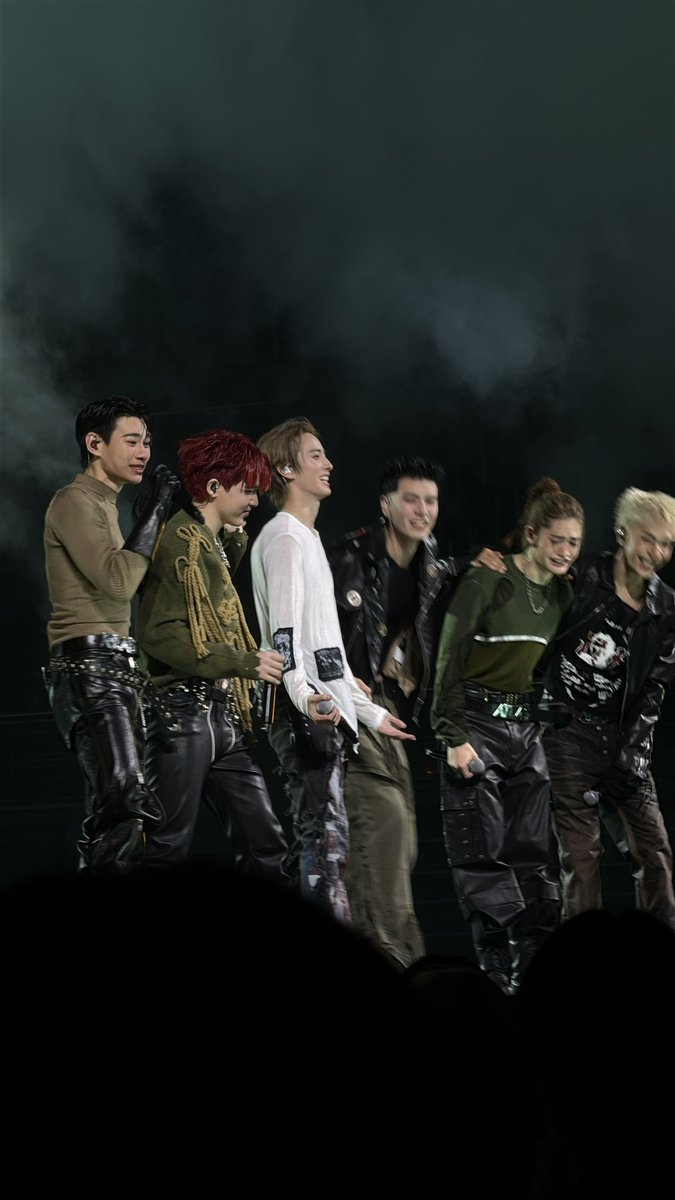 lisa_mstand's tweet photo. นี่เป็นมักเกิ้ล ไม่ได้ติ่งไทย เพื่อนชวนไปดู แต่บอกได้เลยว่าโคตร เป็นคอนไทยวงแรกที่ดู มันดีม๊ากกก ดีจนอึ้งว่ามันได้ขนาดนี้เลยอ่อ ตอนไปไม่ได้คาดหสังเลย แต่ตอนนี้ฉันเป็น เอลิส เรียบร้อย รักแอทลาสเลย   ยินดีที่ได้รู้จักน้า ❤️🤟🏻 
#ATLASRisingUpConcertatImpact
#ATLASRisingUpConcert https://t.co/5z423JDx8Z