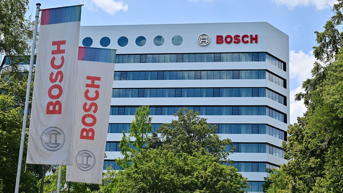 welt's tweet photo. Autozulieferer Bosch will Hälfte der Stellen am Standort Nürnberg abbauen https://t.co/G0BOpgnZYE https://t.co/cUVCU9VFWx
