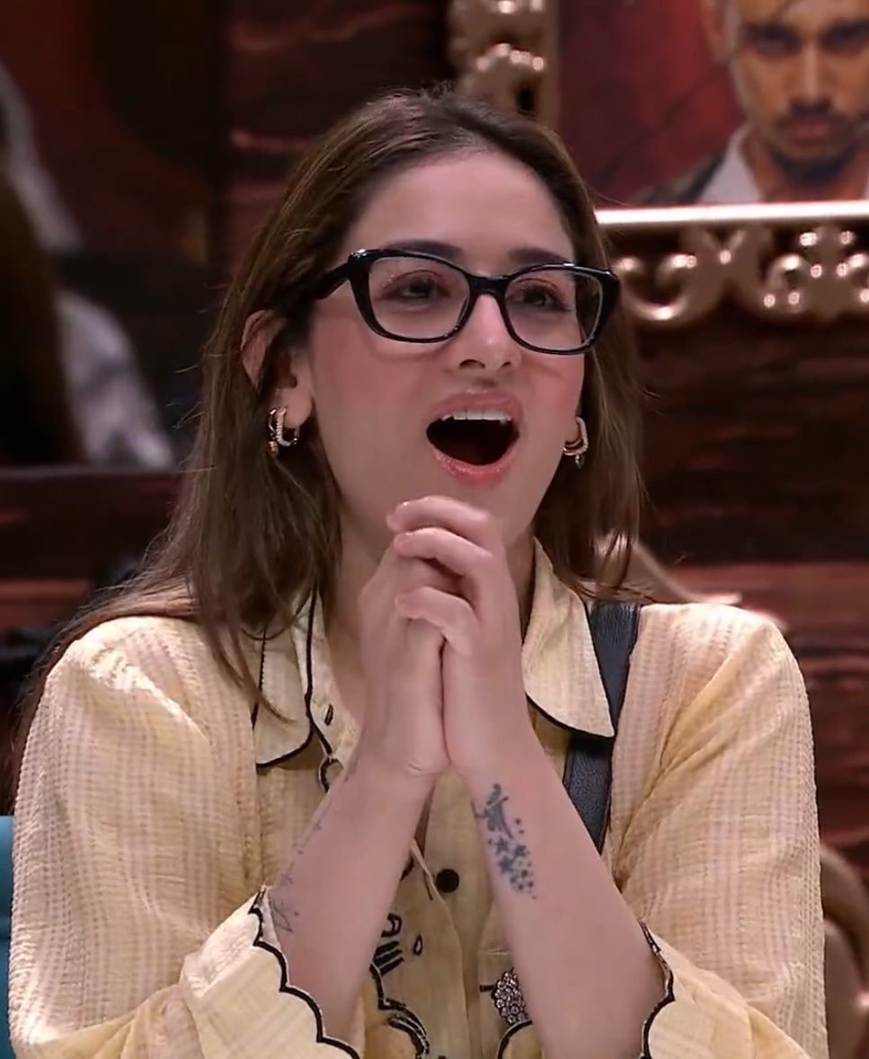 Thenightsflower's tweet photo. Happy happy happy🎀

thank you Gullu🥹🤝

#UditiSingh #Biggboss20 https://t.co/d8D0ApmRRT