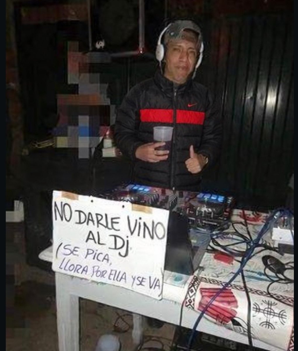 renegandola's tweet photo. yo si fuera DJ https://t.co/6Hj0eEliEa