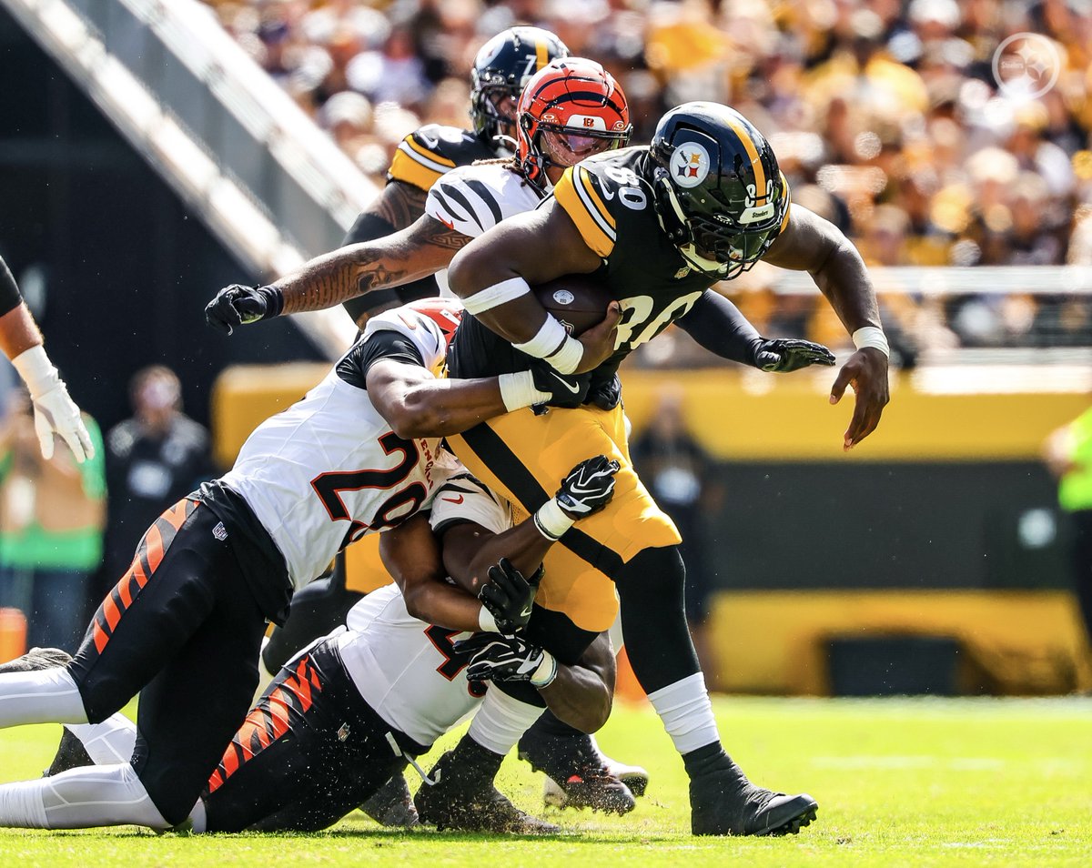steelers's tweet photo. absolute UNIT @_Dwfootball11 https://t.co/KdaUWD8RO9