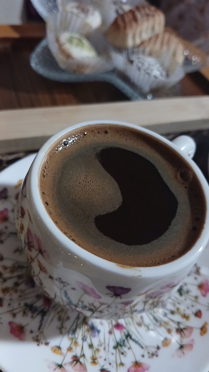 N88_voice's tweet photo. فينا ننسى الشوق بفنجان قهوة ،،،كل مرارته ذكريات حلوة ...
#بس https://t.co/5zUWrCzHc1