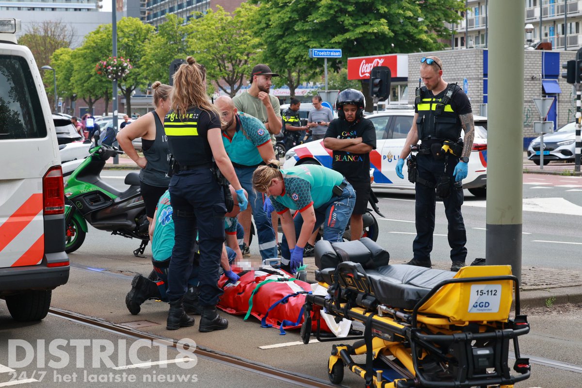 weg_met's tweet photo. zo. 21-6-2026 16:30, Papsouwselaan, Delft

pizzabezorger (33) zonder rijbewijs sleurt agent mee
én schopt hem: zwaargewond, ic, hersenletsel....

NOSS? -
NUnl? -
AD? 'dader heet A.A.'

- VERZWEGEN: de SYRIËR Abdulrahman A.

daar lig je dan, het zoveelste Omvolkings-slachtoffer: https://t.co/6lPfb4jMMV