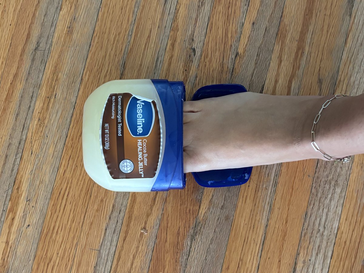 MiaMexIta's tweet photo. Hi, I’m Mia 👣💕
Size 6.5 and I take foot moisturizing very seriously 😂

What should I show you next?#feet #footmodel https://t.co/TXJ050yjZZ