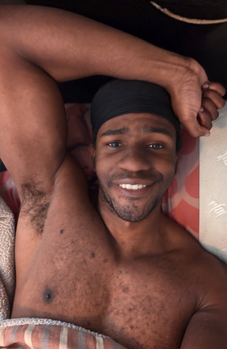 ChocoTacoFilms's tweet photo. It feels so good to wake up in my own bed again after being gone all weekend https://t.co/LyT1GS3DDo