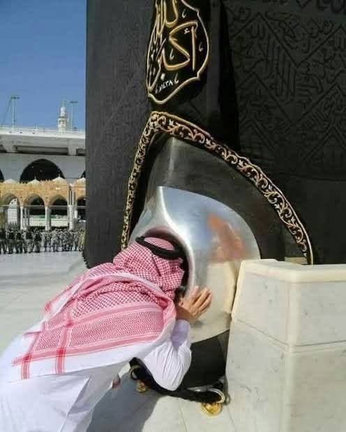 apostateofallah's tweet photo. If you ever feel stupid just remember there’s an entire group of people called Muslims who dream to one day kiss fragments of a black stone that is stored in what resembles a large metal vagina. https://t.co/VpvN1B8pQQ