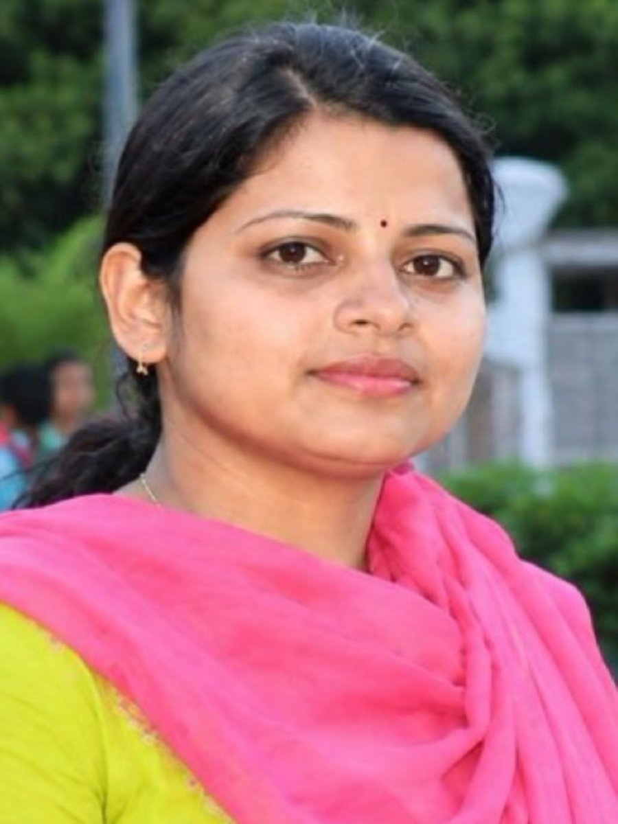 swati_gs's tweet photo. Kalyani, a single mother of a boy, started working as waitress at a mutton biryani shop. There, she met Mohd Shafi who worked as a butcher 

He preyed on her and she entered into a relationship with him. Trusting him too soon, she lent him a substantial amount of money

What followed is too familiar: Kalyani discovered Shafi was already married. She demanded he return the money. Instead, he offered she live as his second wife and have her son circumcised

She refused and continued demanding her money back

On September 17, Shafi slit her throat, chopped her body into several pieces and threw the remain in different places, including a canal  

Vijaywada police (Andhra Pradesh) found a tattoo on one of the body parts. When media reported this, her family came forward and identified her

I have repeatedly noticed this disturbing sub-plot in such horrific communal gender crimes: Woman lends money in trust. Even when he turns abusive, she continues in hope of getting her money back. Ends up like Kalyani