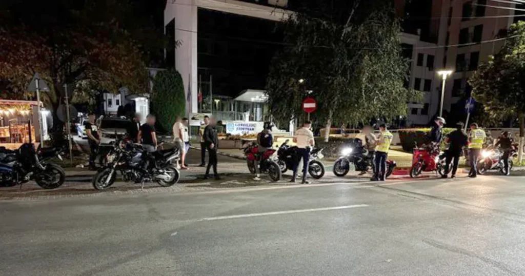 SlatinaTA's tweet photo. 506 amenzi în Olt, într-un singur weekend. 16 șoferi au rămas fără permis https://t.co/6voU73jOQ4 https://t.co/zeNLaGiIyF