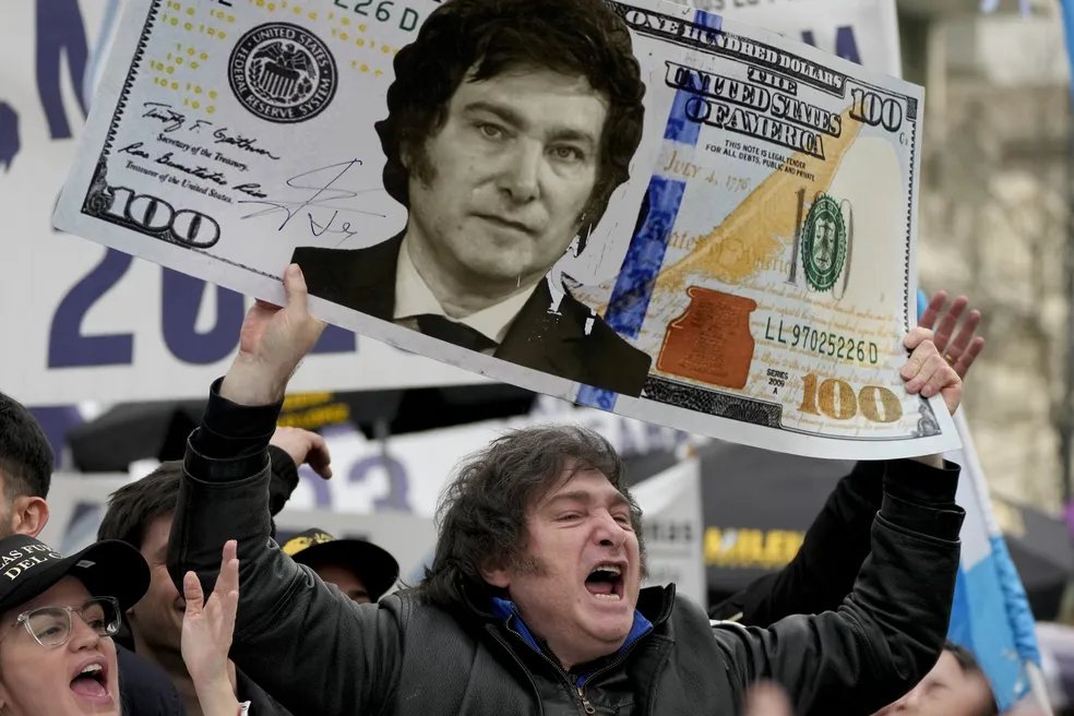 AnaliseGeopol's tweet photo. 🇦🇷 A Argentina quebrou de vez. Com dívida externa de US$ 321,8 bilhões no 1.º trimestre de 2026 e reservas internacionais cotadas em US$ 48,9 bilhões no mês de setembro de 2026, o país oficialmente não terá dinheiro para pagar os vencimentos de sua dívida de 2026 até 2032. https://t.co/u3PRRuAQqv