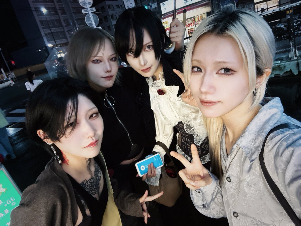 frage___q's tweet photo. いとさんが運営してる帝煙さん（@sm_mikado_itou ）にたんぽぽ達でお邪魔してきました、、
気になってたハニーハント味が吸えて幸せ🍯
営業時間長いしキネマ倶楽部のほぼ横だからデパhの時も休憩できる…♡
あと！！ハンモック椅子ある！ヨ！！！ https://t.co/43si2uuvV0
