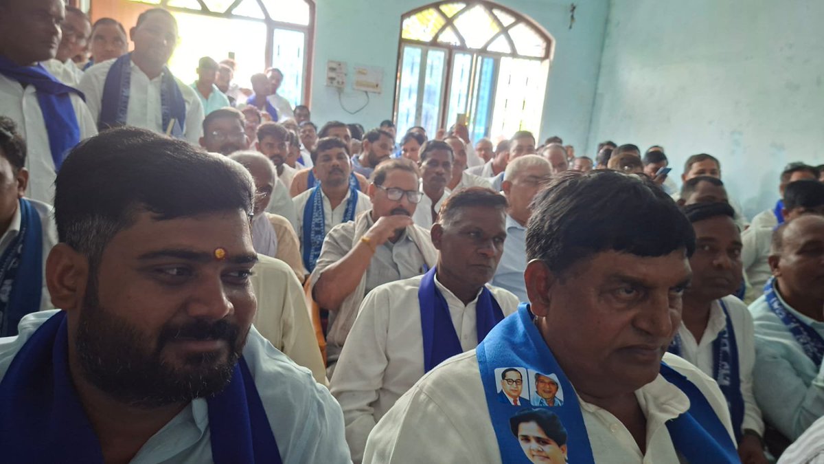 Rampras76374916's tweet photo. आजमगढ़ बसपा मण्डल कार्यालय पर बसपा पदाधिकारियों संग मीटिंग कर 9 अक्टूबर 26 को लखनऊ जाने की तैयारी करते हुए मा० दिनेश चन्द्रा जी, मा० डा० विजय प्रताप जी, मा० डा० मदन राम जी, प्रो० इन्दू चौधरी जी,मा० डा० बलिराम जी, सालिम अंसारी जी, सबिहा अंसारी जी,एड० राम प्रसाद चौधरी, https://t.co/MBonoIAKpc