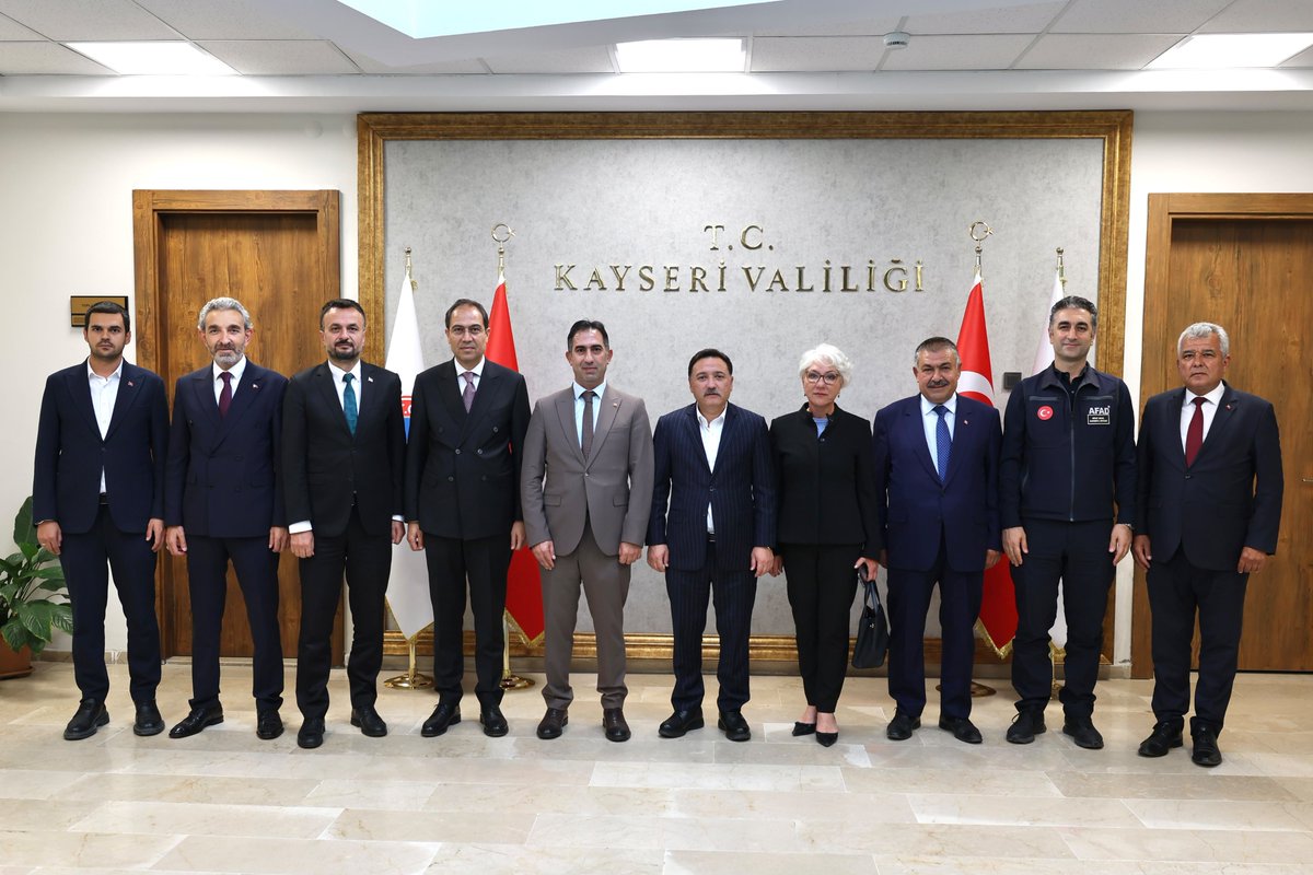 KentKonseyi38's tweet photo. Kayseri Kent Konseyi Başkanı ve beraberindeki Yürütme Kurulu Üyeleri, Kayseri Valimiz Sayın Gökmen ÇİÇEK’i makamında ziyaret etti.

https://t.co/J9vaVU4aFr https://t.co/QXWDX3yBb6