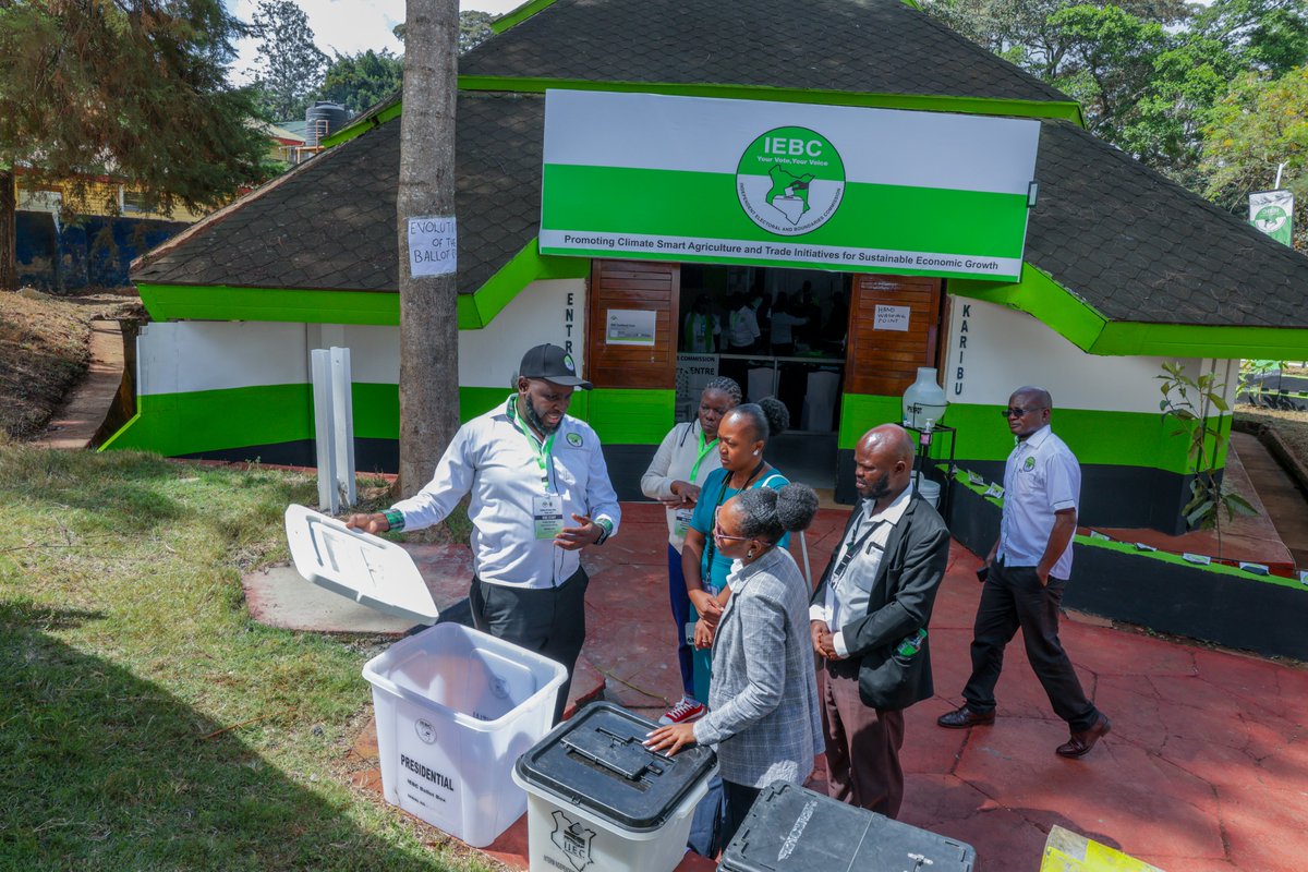 IEBCKenya's tweet photo. The Commission staff today conducted a voter education session for the Agricultural Society of Kenya (ASK) Nairobi International Trade Fair (NITF) Judges, who visited @IEBCKenya  exhibition stand to learn more about our mandate.
#2027GE #YourVoteYourVoice #17thNovemberByelection https://t.co/Dn6Toph330
