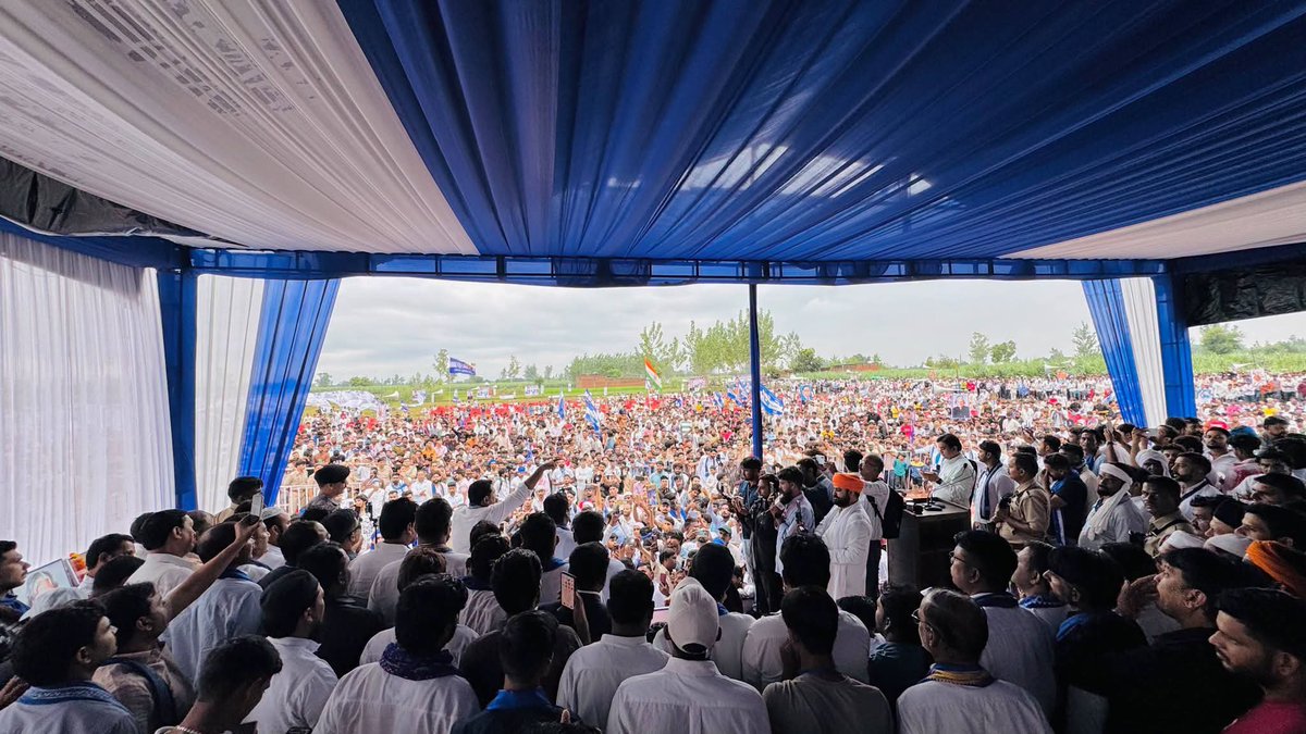 ChandanAzadAsp's tweet photo. कुछ लोग का कहना है कि कोई जनाधार नहीं आँख खोलकर देख लो!

थानाभवन में उमड़ा जनसैलाब! 

आज जिला शामली की विधानसभा थानाभवन में आयोजित विशाल जनसभा में नगीना सांसद ने जनता से संवाद किया।

जय भीम! जय भारत! जय मंडल!

#ASP_K_Mission2027 #ChandrashekharAzad #ASP https://t.co/f9K3PUpOgq