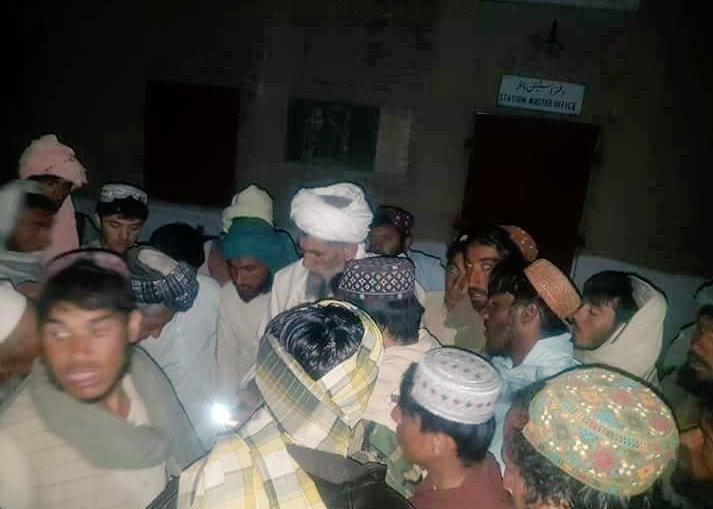 PaimuhmmadQbail's tweet photo. شہیداسلام کو ہم نے ہمیشہ لوگوں کے درمیان پایا ۔نجیب اللہ
شہید اسلام حضرت مولانا محمد حنیف صاحب  رحمتہ اللّٰہ علیہ😭➡️
#یوم_شہادت_مولانامحمدحنیف https://t.co/HxkVfVc4nC