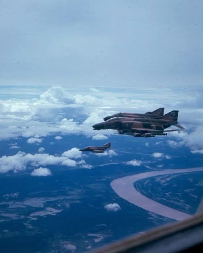 perpetuoasombro's tweet photo. USAF F-4 Phantoms crossing the Mekong River carrying the BLU-82B/C-130 weapon system, nicknamed “Daisy Cutters”, during the Vietnam War (1966–1969) https://t.co/NY7QPlkHJB