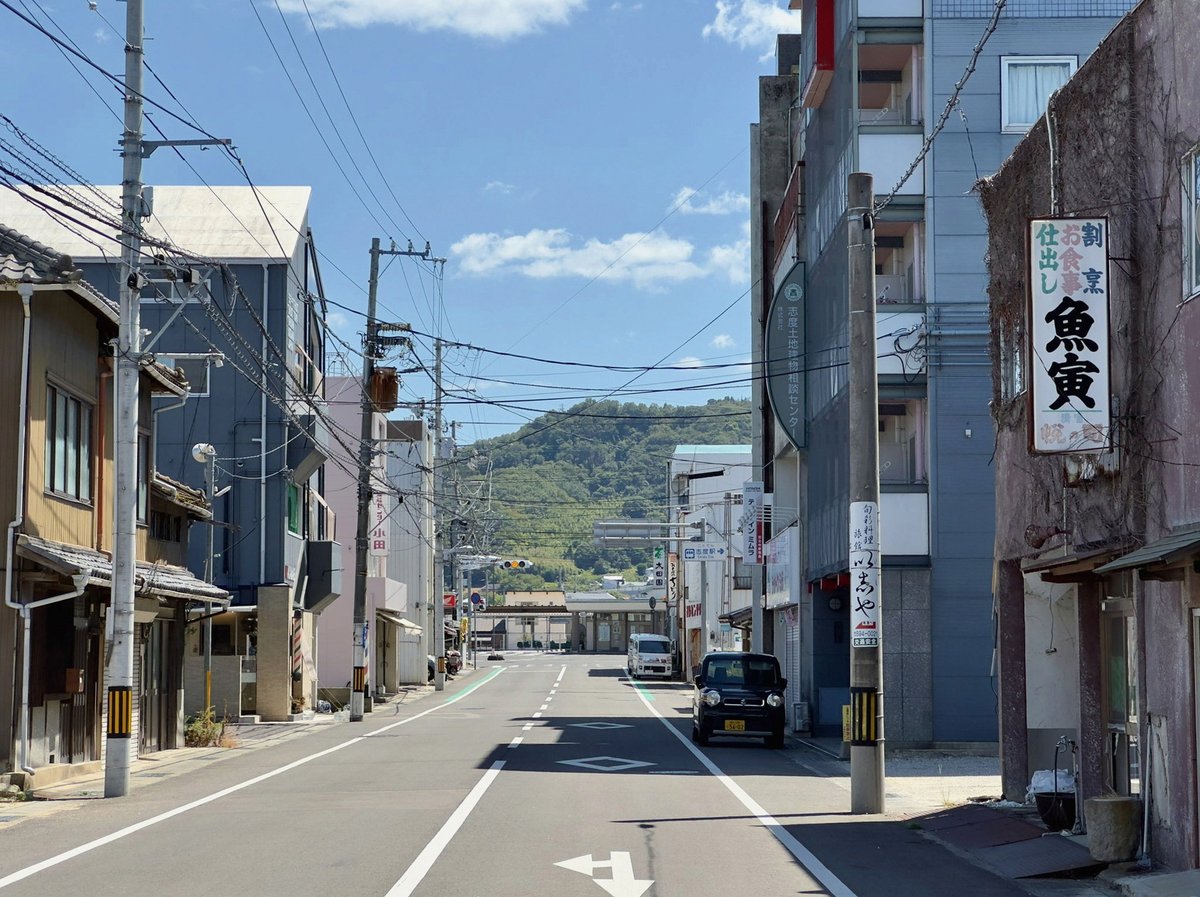 DrMCashin's tweet photo. 都内住んでて車必要ない！
と思ってた若い頃…
子どもいると習い事や遠征で車あったほうが移動便利すぎて…😇
もうなくてはないならい必需品🚗 https://t.co/VAuwnTm4jr