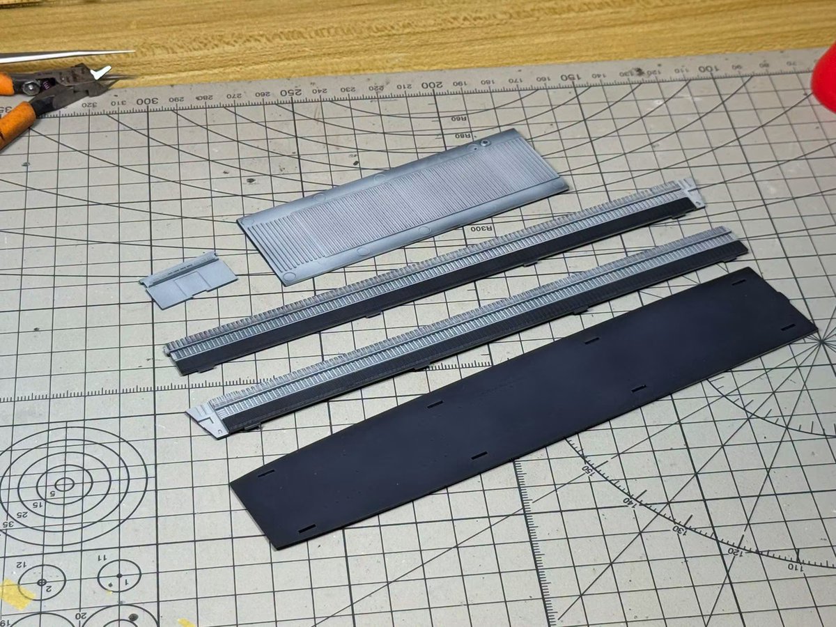 SHOKAKU_NANODAA's tweet photo. [1/700 Type 071 LPD WIP]

Today I'm starting a dock landing ship. Since the well deck is difficult to paint after the hull has been assembled, the first step is to paint the well deck.

#scalemodel  #shipmodel #艦船模型 #scalemodelling #scalemodeling https://t.co/p10Wk77U9C