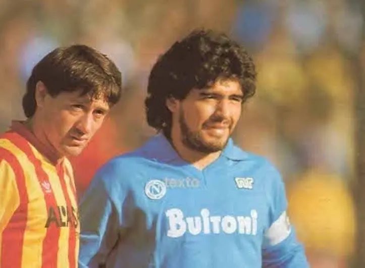 LecceArchive908's tweet photo. Diego Armando Maradona non ha mai segnato contro il Il Lecce, Maradona e quella statistica rimasta nella storia della Serie A in Serie A, rimanendo l'unica squadra affrontata in Italia a cui non ha mai fatto gol. #UsLecce #LecceArchive https://t.co/oipopceg6m