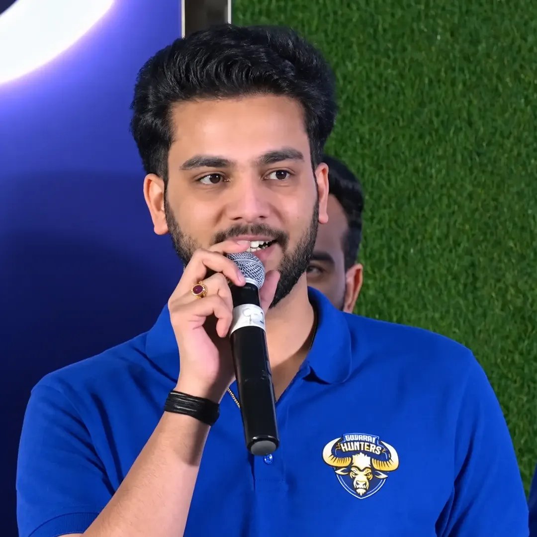 Xsharma01's tweet photo. You’ve already shown what you’re capable of. Now step onto the field, enjoy the game, trust your instincts, and let every match become a memory. 🏏🔥
@ElvishYadav 
#ElvishYadav #ElvishArmy https://t.co/ohobKHNrlj