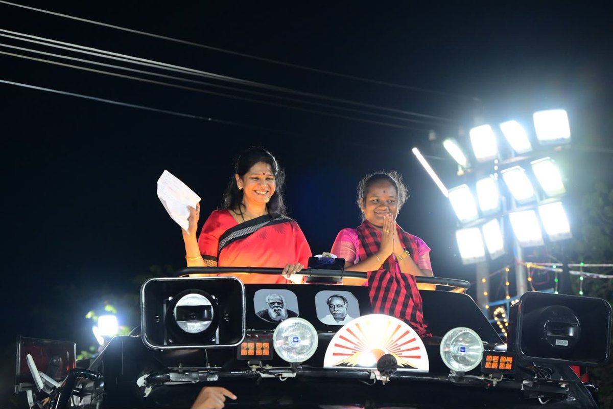 KanimozhiDMK's tweet photo. தாராபுரம் சட்டமன்ற இடைத்தேர்தலில் போட்டியிடும் கழக வெற்றி வேட்பாளர் திருமிகு S.சுகன்யா அவர்களை ஆதரித்துக் கிளாங்குண்டல் பகுதியில் பரப்புரையில் ஈடுபட்டேன்.

வாக்குறுதிகளைக் காற்றில் பறக்கவிட்டு மக்களைத் தவிக்கும் நிலைக்குத் தள்ளியிருக்கும் விளம்பர ஆட்சிக்கு மக்கள் தகுந்த பாடம் புகட்டுவார்கள். கிளாங்குண்டலில் வீசும் ஆதரவு அலை தாராபுரத்தில் உதயசூரியனின் வெற்றியை உறுதி செய்கிறது!

#VoteForDMK