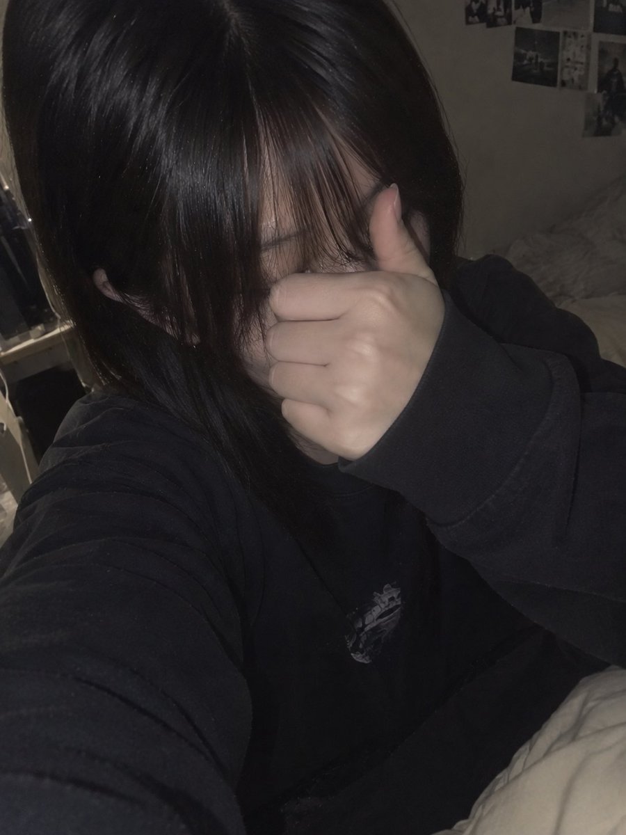 ayaka39taj's tweet photo. 暇だから起きるまで顔貼っとくー、
髪の毛やばいのは気にしないでね https://t.co/AFSyEQZCqQ
