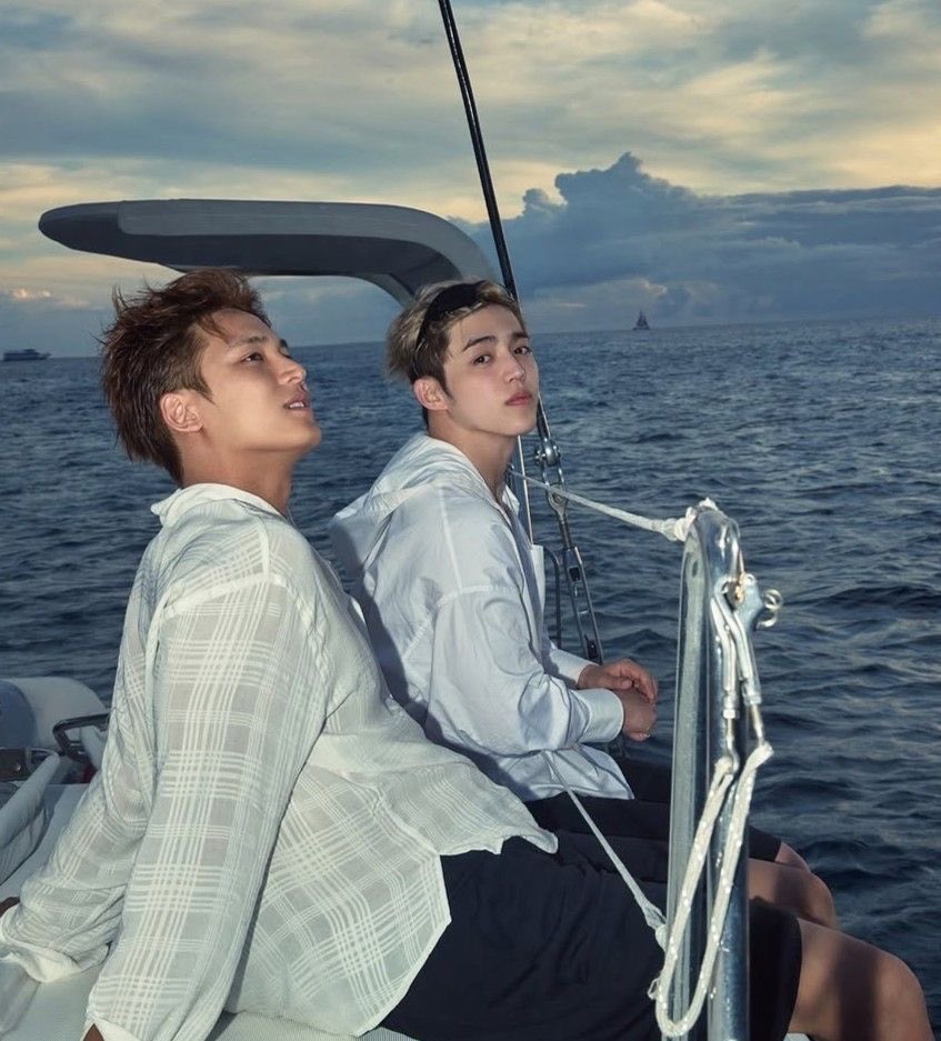 Cheoladdicted's tweet photo. one year since the best era ever ❤️ https://t.co/gxae3bLqXl