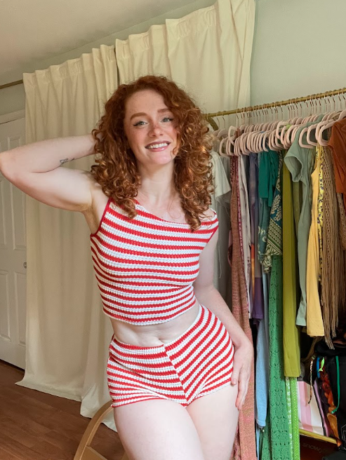 onlyamyginger's tweet photo. just a little outfit check before i leave https://t.co/QWm3t7WmrR