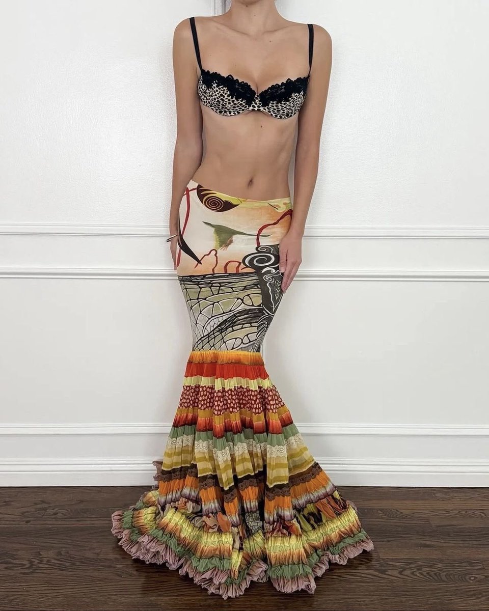 cantleavethegc's tweet photo. Wait- THIS JEAN PAUL SKIRT IS TEAAAA https://t.co/AYMFJE03N8