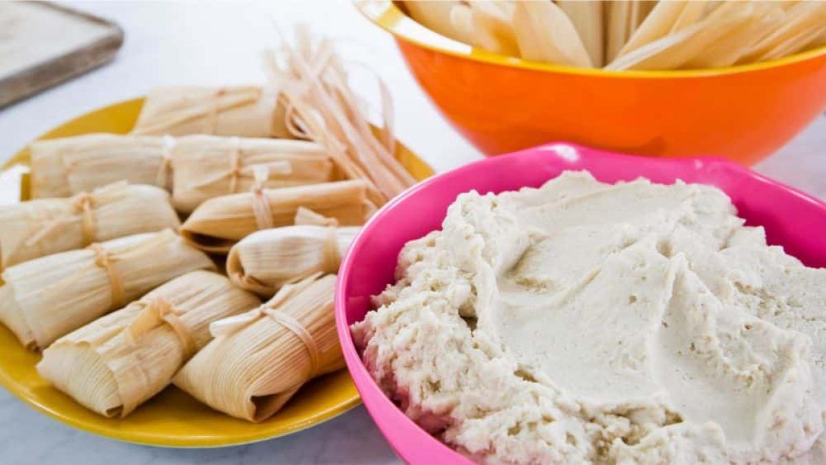 Alternativ6015's tweet photo. ¿Masa de tamales aguada? ¡No la tires! Rescátala fácilmente añadiendo harina de maíz nixtamalizado de forma gradual. Evita un desastre culinario con esta guía práctica.
#Tamales #CocinaMexicana #TipsDeCocina
https://t.co/RLtAttR2yf https://t.co/u9NfXUQ1Me