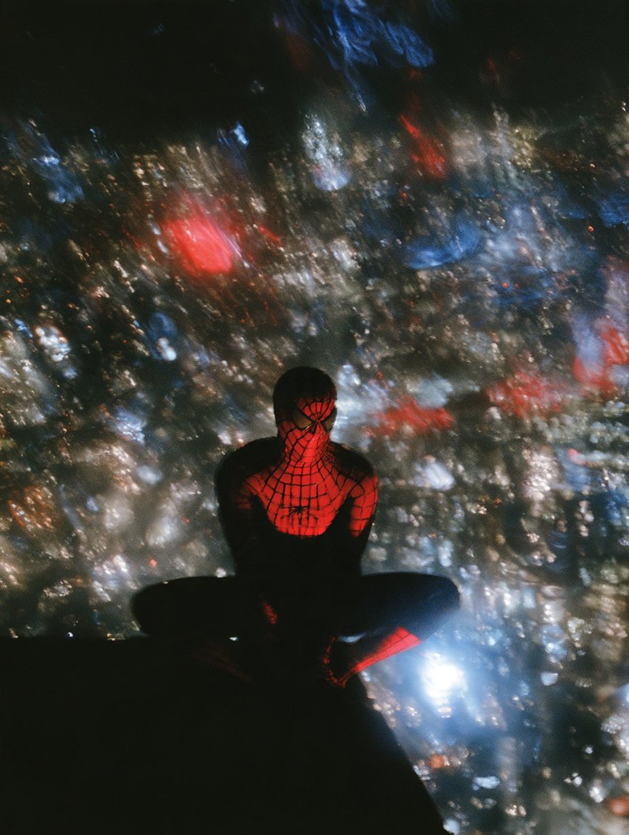 craftian_keskin's tweet photo. Spider-Man, just chilling. https://t.co/kyiZxIkNAv